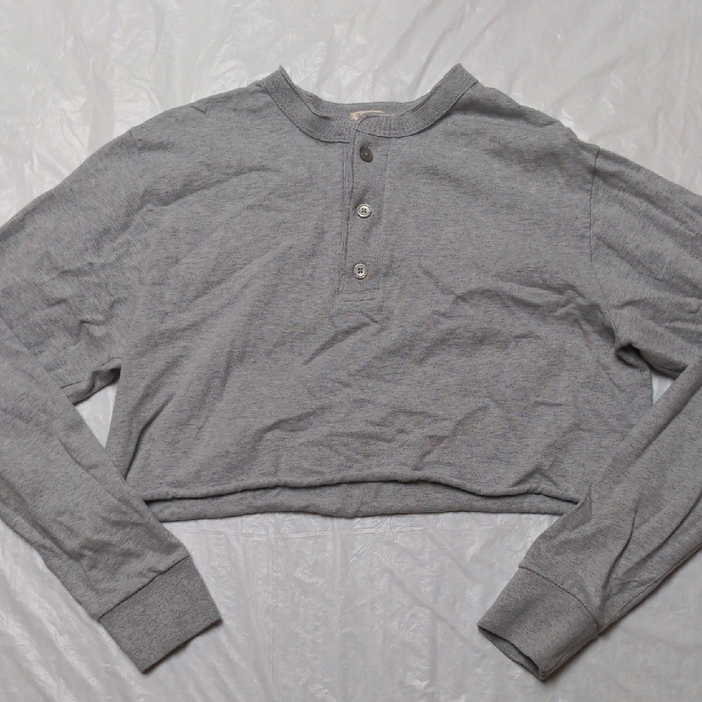Brandy Melville Gray Cropped Long Sleeve Henley Shirt OSFA